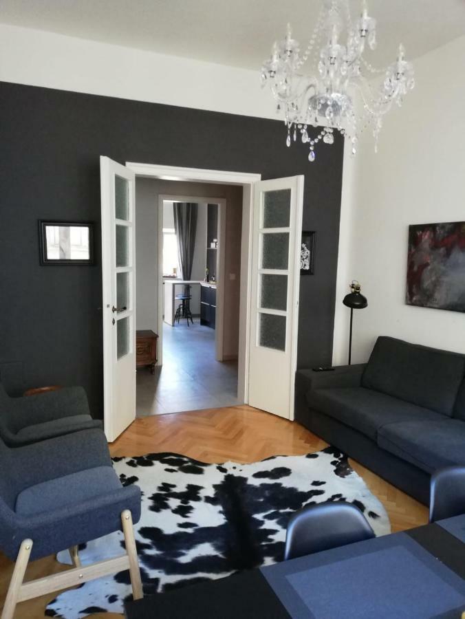 Luxury Old Town Apartment พูลา ภายนอก รูปภาพ